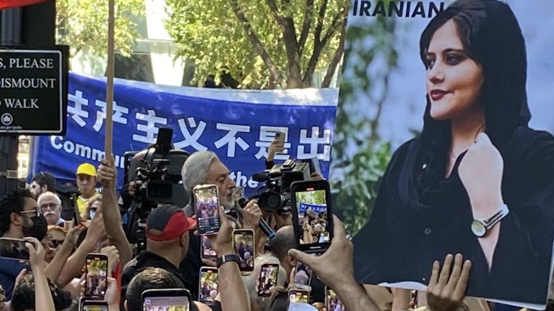 تجمع اعتراضی خارج از ایران؛ از خانواده پهلوی تا داریوش و ابی
