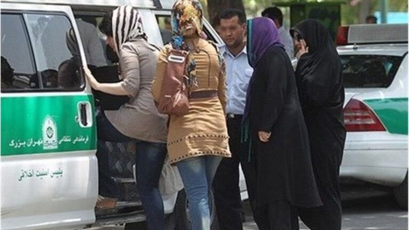حجاب در ایران؛ وضع مقررات تازه و واکنش‌ها به آن