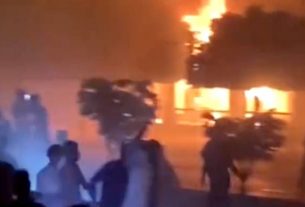 «تجاوز به دختر چابهاری»؛ معترضان خشمگین «یک ساختمان دولتی» را آتش زدند