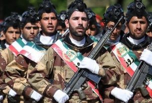 میرحسین موسوی خطاب به نیروهای مسلح ایران: سمت ملت بایستید