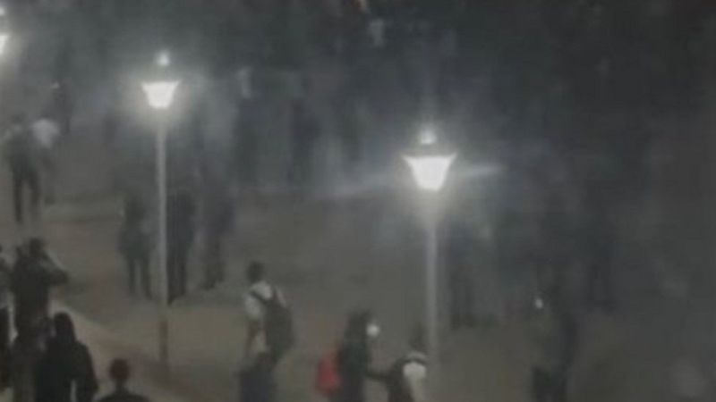 اعتراضات ایران؛ شعار دانشجویان دانشگاه هنر تهران: «دریدند و دریدند، شریف رو به خون کشیدند»