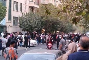 اعتراضات ایران؛ تایید بازداشت شماری از پزشکان و رایزنی رییس سازمان نظام پزشکی با شمخانی