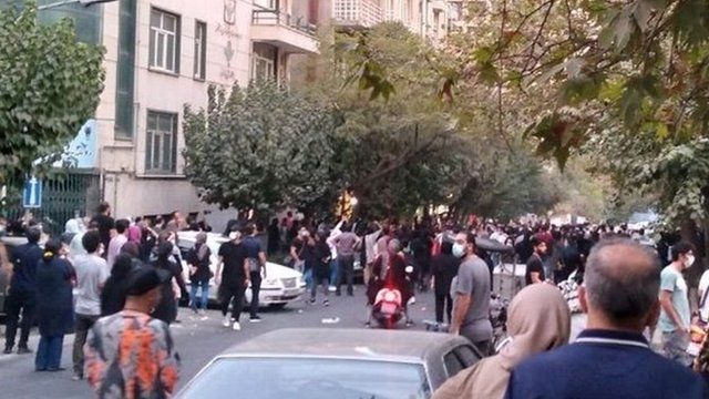 اعتراضات ایران؛ تایید بازداشت شماری از پزشکان و رایزنی رییس سازمان نظام پزشکی با شمخانی