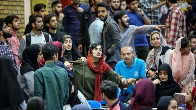 اعتراض به حجاب اجباری در زندان؛ لیلا حسین‌زاده در ملاقات پوشش اسلامی سر نکرد
