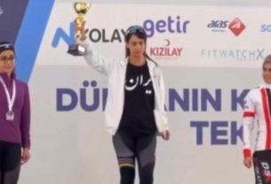 حضور بی‌حجاب نیلوفر مردانی بر سکوی قهرمانی اسکیت ترکیه؛ وزارت ورزش ایران پوشش او را «تقبیح» کرد