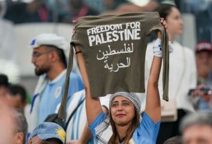 رویترز: توزیع رایگان تی‌شرت فلسطین در جام جهانی قطر، دو شب بعد از برخورد با شعار زن، زندگی آزادی