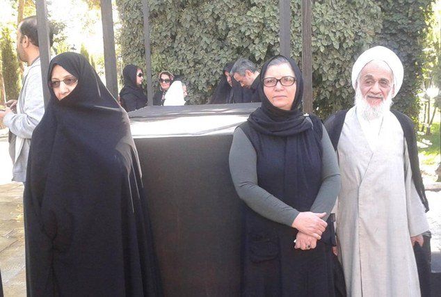 بدری خامنه‌ای خواهر رهبر جمهوری اسلامی، از او و حکومت اعلام برائت کرد