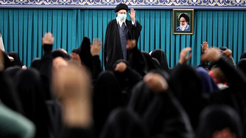 حمایت خامنه‌ای از حجاب اجباری پس از چهار ماه اعتراضات اخیر