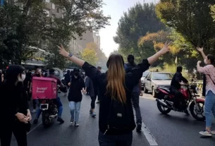 اعتراضات ایران؛ بازداشت برخی از گردشگران خارجی «که از اعتراض‌ها عکس گرفتند»