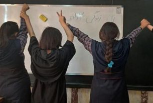 واکنش نماینده مجلس ایران به نمایش «فیلم‌های مستهجن» در مدارس دخترانه و انتقاد از تحمیل حجاب اجباری