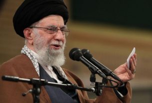 خامنه‌ای اعتراضات سال گذشته را «تلاش دشمن» خواند و گفت که «اوباش» هم «پیاده‌نظام اغتشاش» شدند