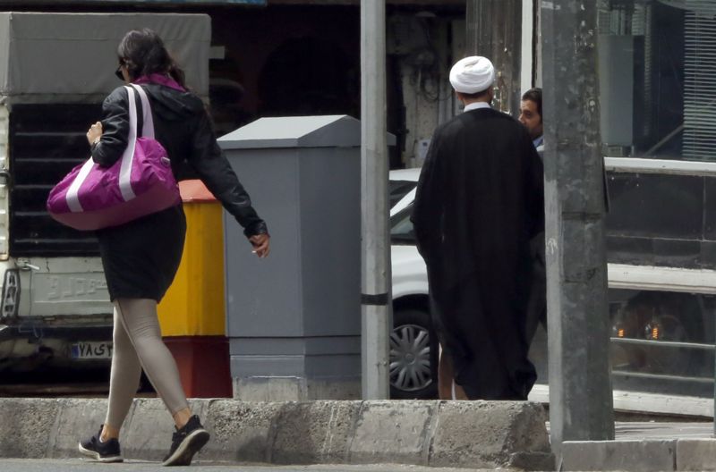 اعتراض انجمن‌های سلامت روان به مجازات مخالفان حجاب اجباری با «برچسب بیماری روانی»