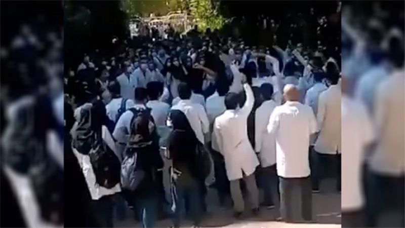 سالگرد اعتراض‌های ایران؛ در این یک سال بر جامعه‌ پزشکی چه گذشت؟